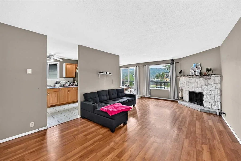 5126 Bowness Road NW, Calgary — photo 4 of 31