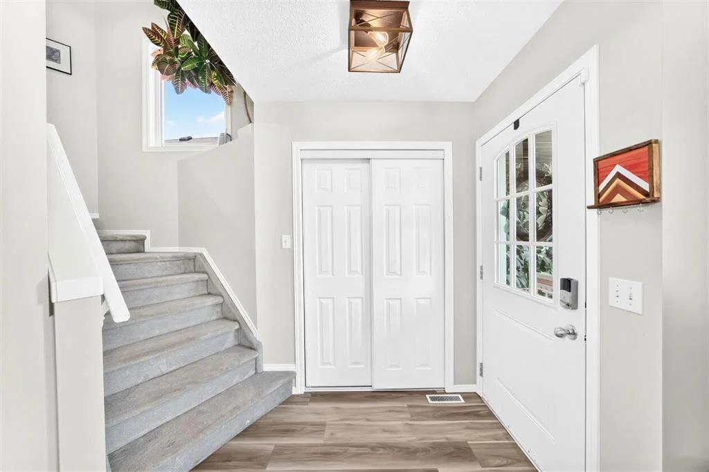 79 Hidden Hills Way NW, Calgary — photo 3 of 39