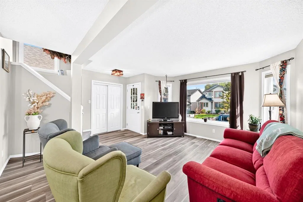 79 Hidden Hills Way NW, Calgary — photo 4 of 39