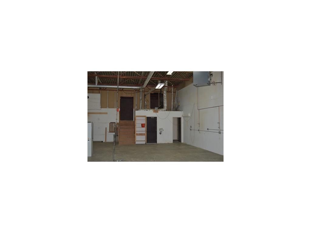 4213 16A Street SE, Calgary — photo 4 of 5