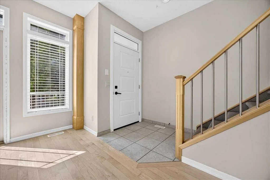262 21 Avenue NE, Calgary — photo 3 of 47