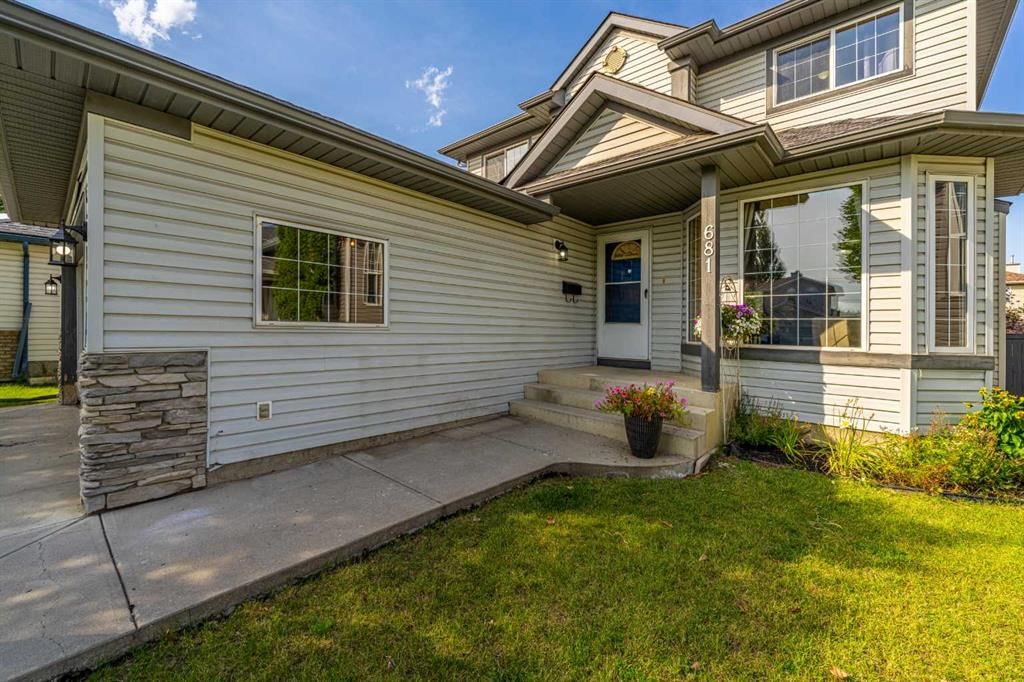 681 Harvest Hills Drive NE, Calgary — photo 3 of 39
