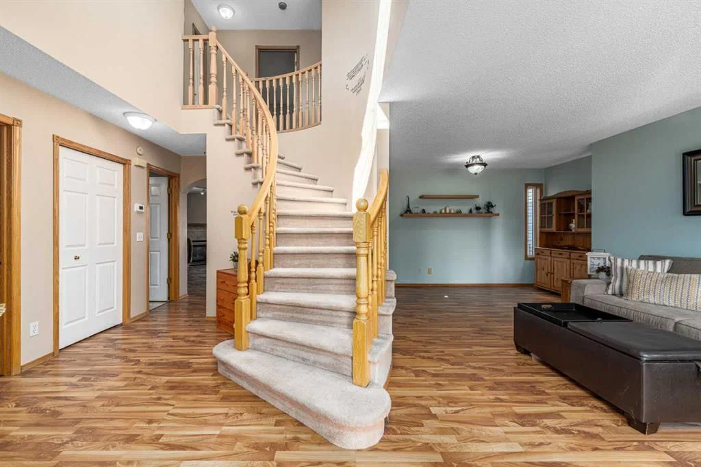 681 Harvest Hills Drive NE, Calgary — photo 4 of 39