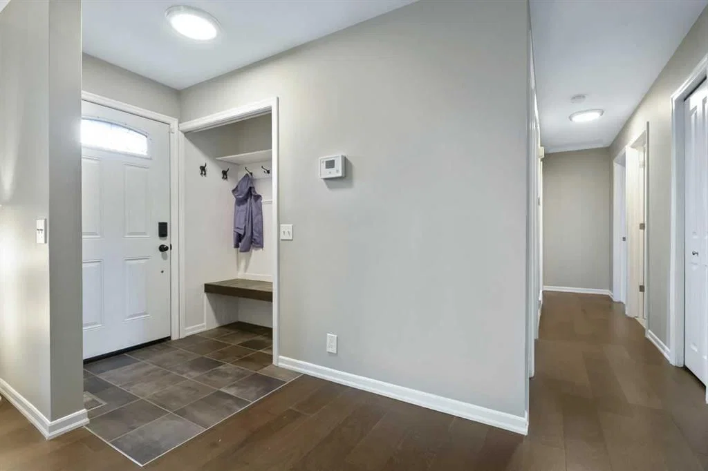 135 Manora Hill NE, Calgary — photo 2 of 36