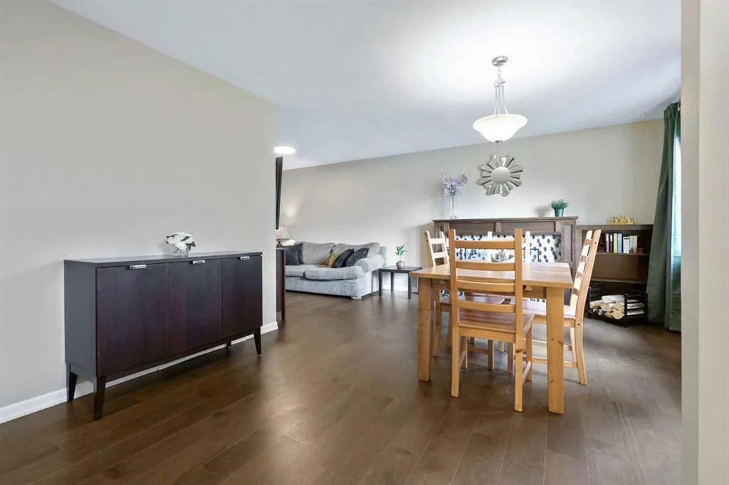 135 Manora Hill NE, Calgary — photo 4 of 36