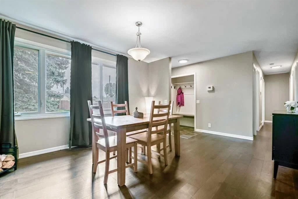 135 Manora Hill NE, Calgary — photo 5 of 36