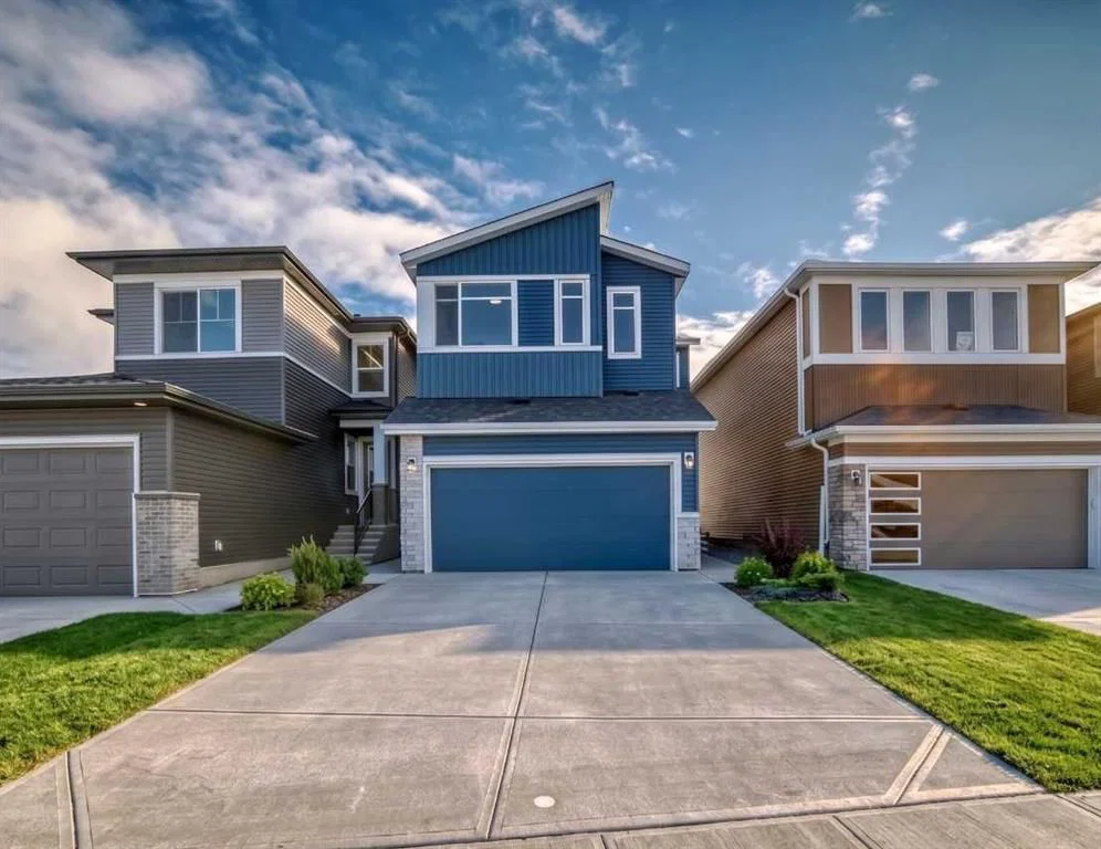 374 Corner Glen Way NE, Calgary — main listing photo