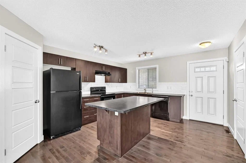 152 Pantego Lane NW, Calgary — photo 5 of 40