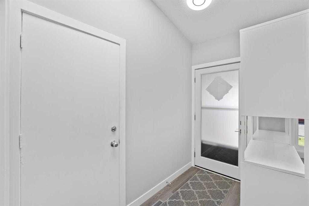 12 Cedargrove Road SW, Calgary — photo 3 of 31