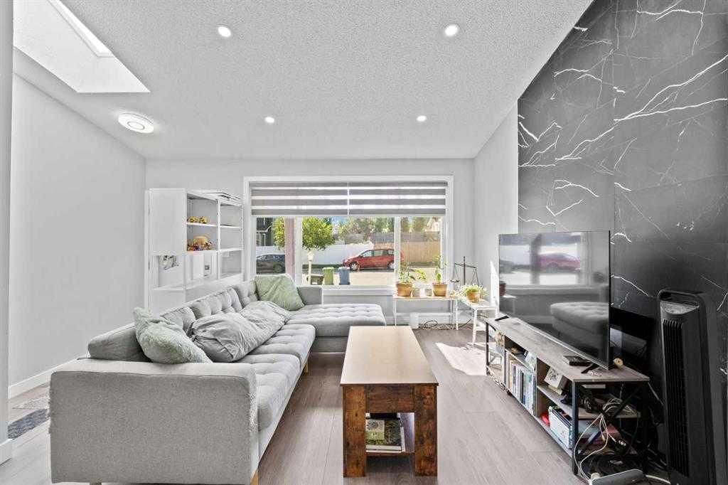 12 Cedargrove Road SW, Calgary — photo 4 of 31