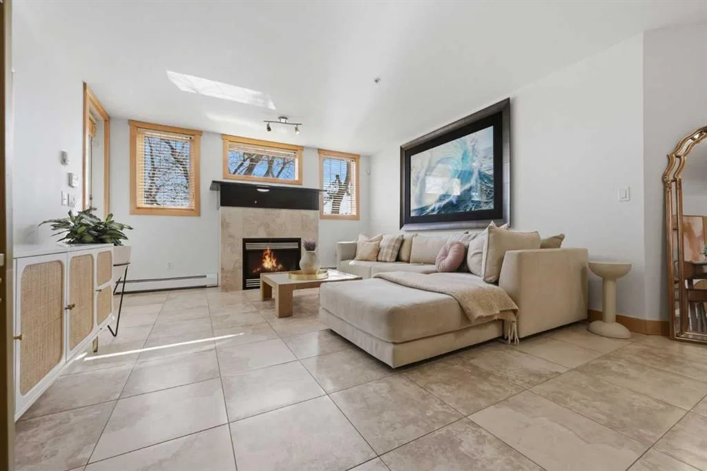 103, 2411 Erlton Road SW, Calgary — main listing photo