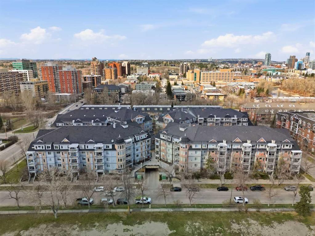 103, 2411 Erlton Road SW, Calgary — photo 2 of 49