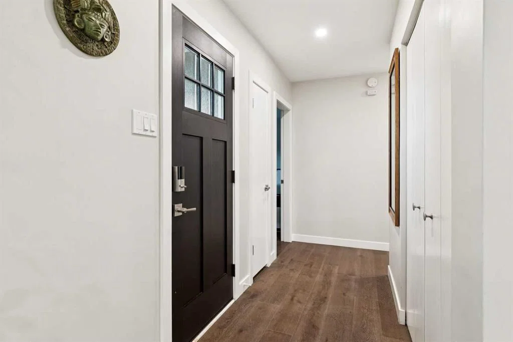 5327 17 Avenue SW, Calgary — photo 2 of 41