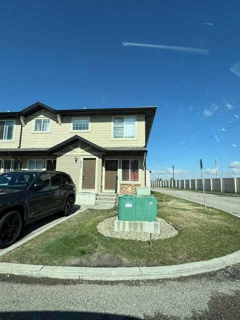 270 Saddlebrook Point NE, Calgary — main listing photo