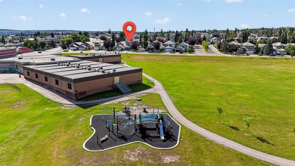446 Harvest Hills Drive NE, Calgary — photo 4 of 50