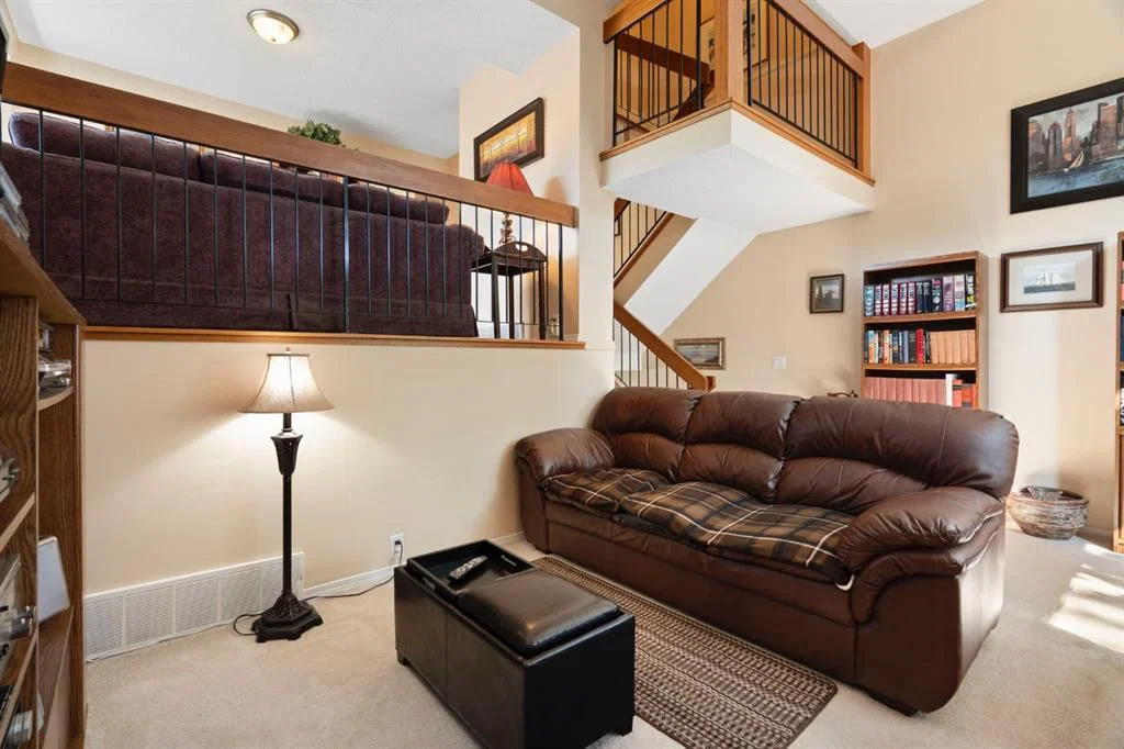 140 Glamis Terrace SW, Calgary — photo 5 of 30