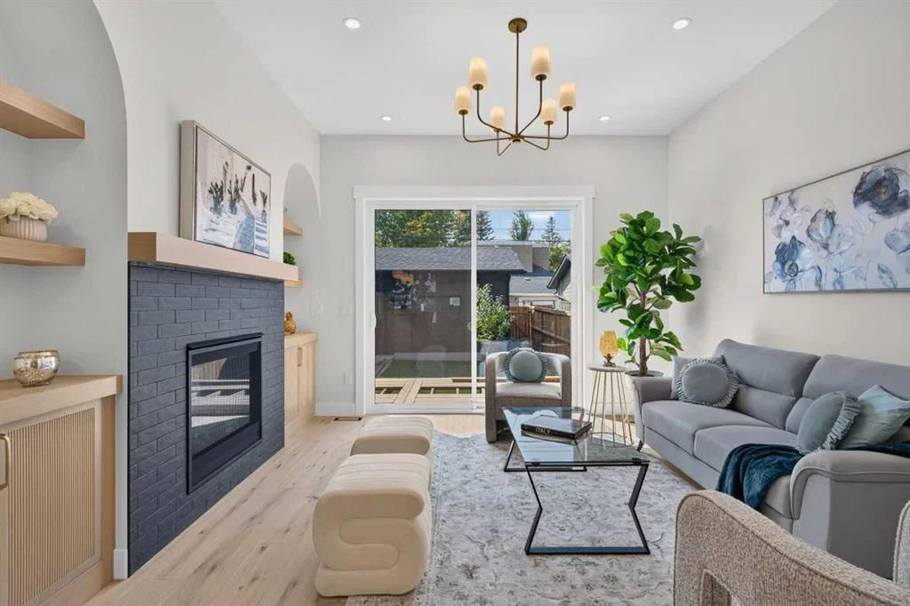2421 32 Street SW, Calgary — photo 4 of 44