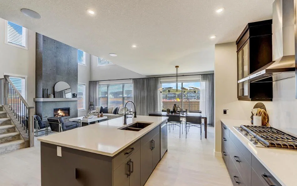525 Lucas Way NW, Calgary — photo 3 of 20
