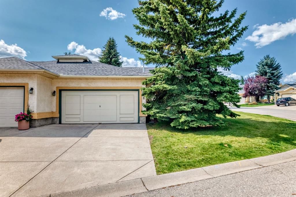 8 Sunlake Close SE, Calgary — photo 2 of 35