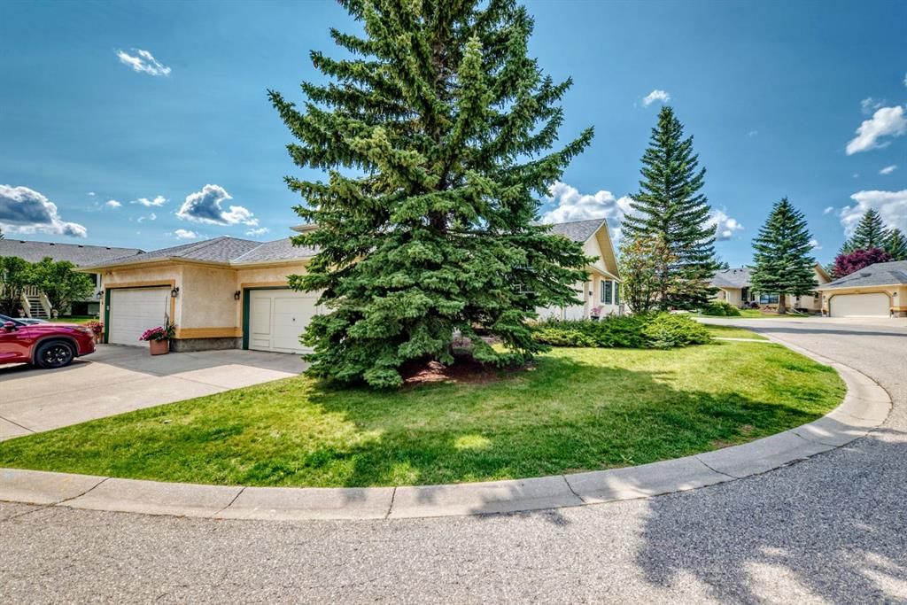 8 Sunlake Close SE, Calgary — photo 3 of 35