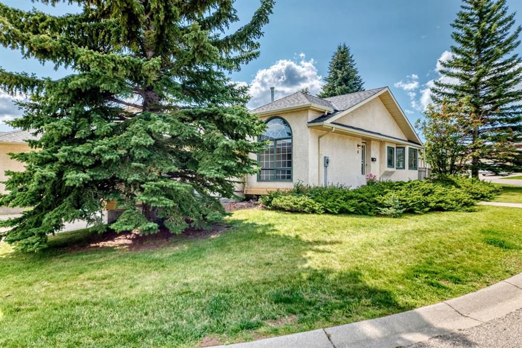 8 Sunlake Close SE, Calgary — photo 4 of 35