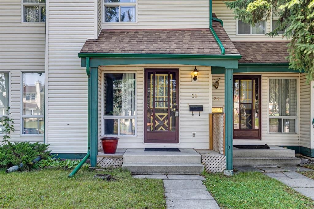 33 Woodhill Court SW, Calgary — photo 2 of 29