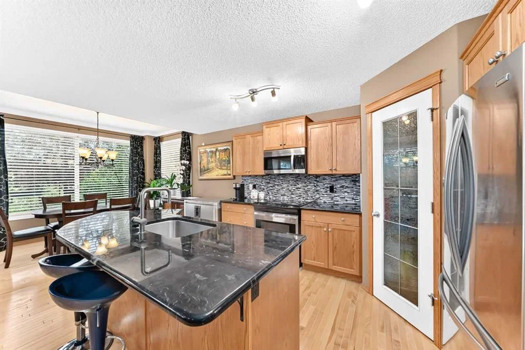 144 Cougarstone Common SW, Calgary — photo 3 of 50