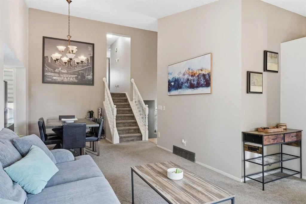 271 Erin Meadow Close SE, Calgary — photo 5 of 32
