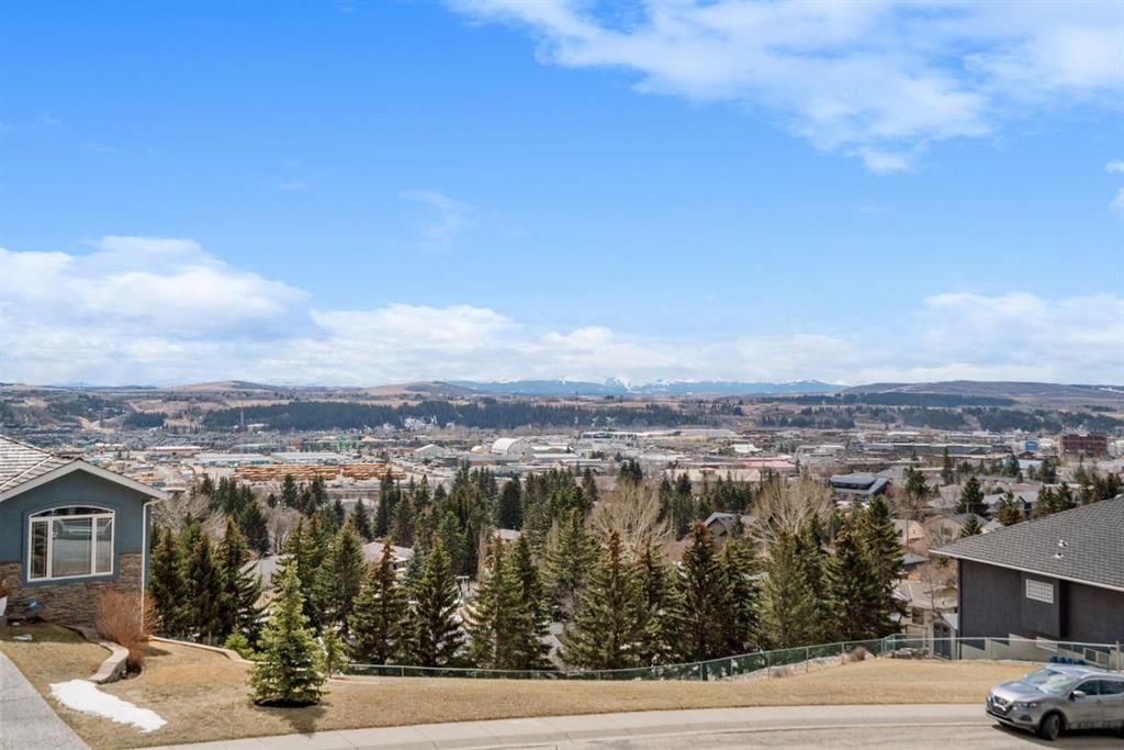 48 Headlands Close, Cochrane — photo 2 of 50