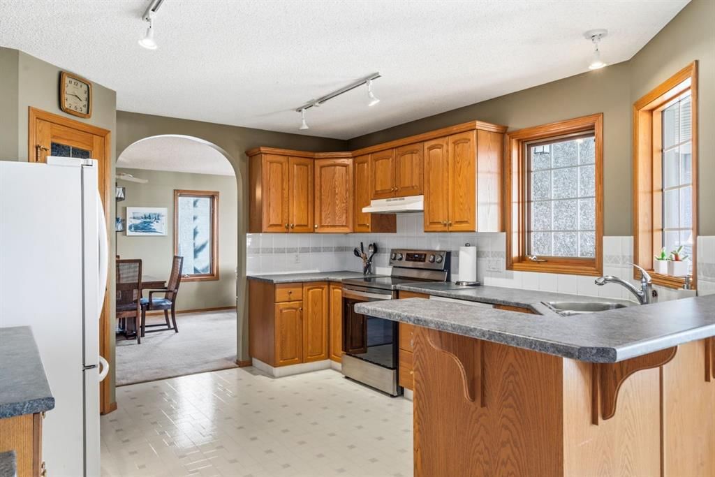 48 Headlands Close, Cochrane — photo 5 of 50