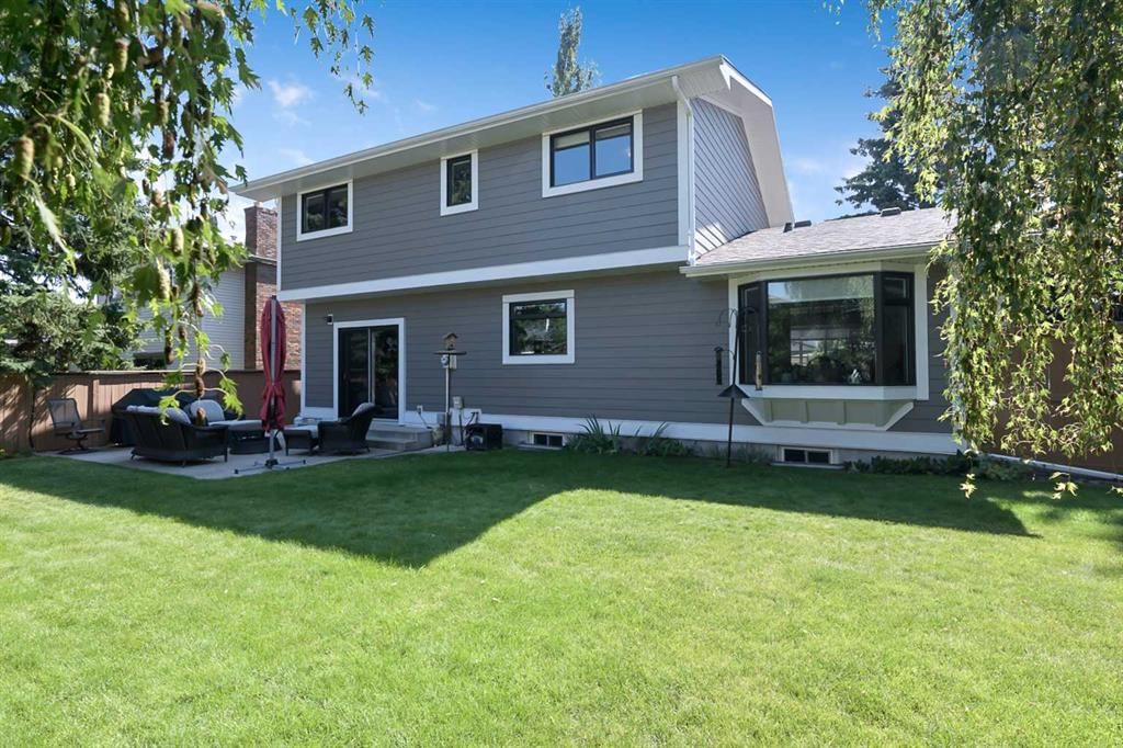 315 Woodpark Place SW, Calgary — photo 2 of 35