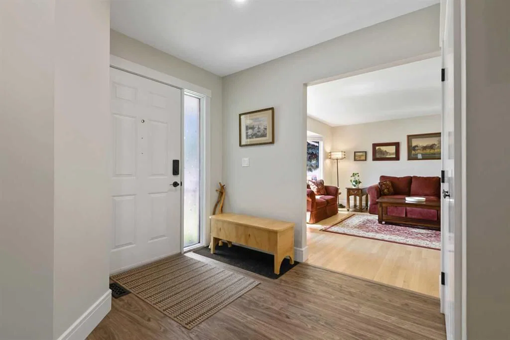 315 Woodpark Place SW, Calgary — photo 3 of 35