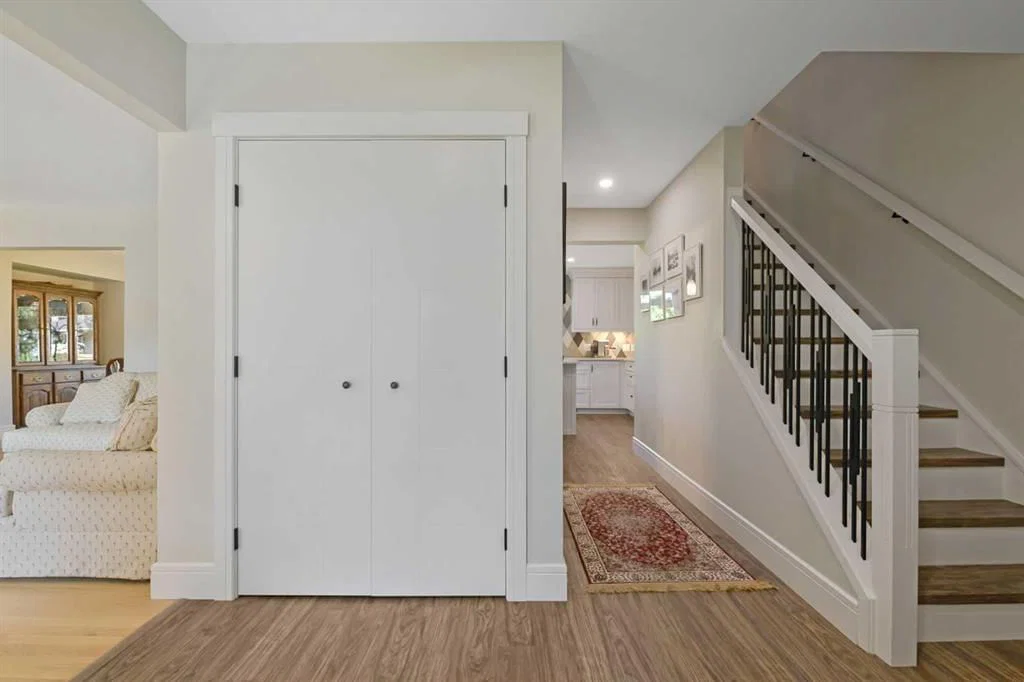 315 Woodpark Place SW, Calgary — photo 4 of 35