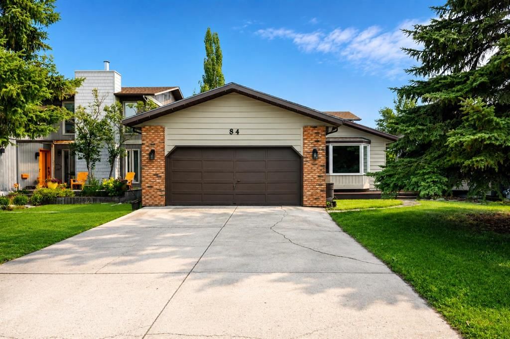 84 Deermoss Crescent SE, Calgary — main listing photo