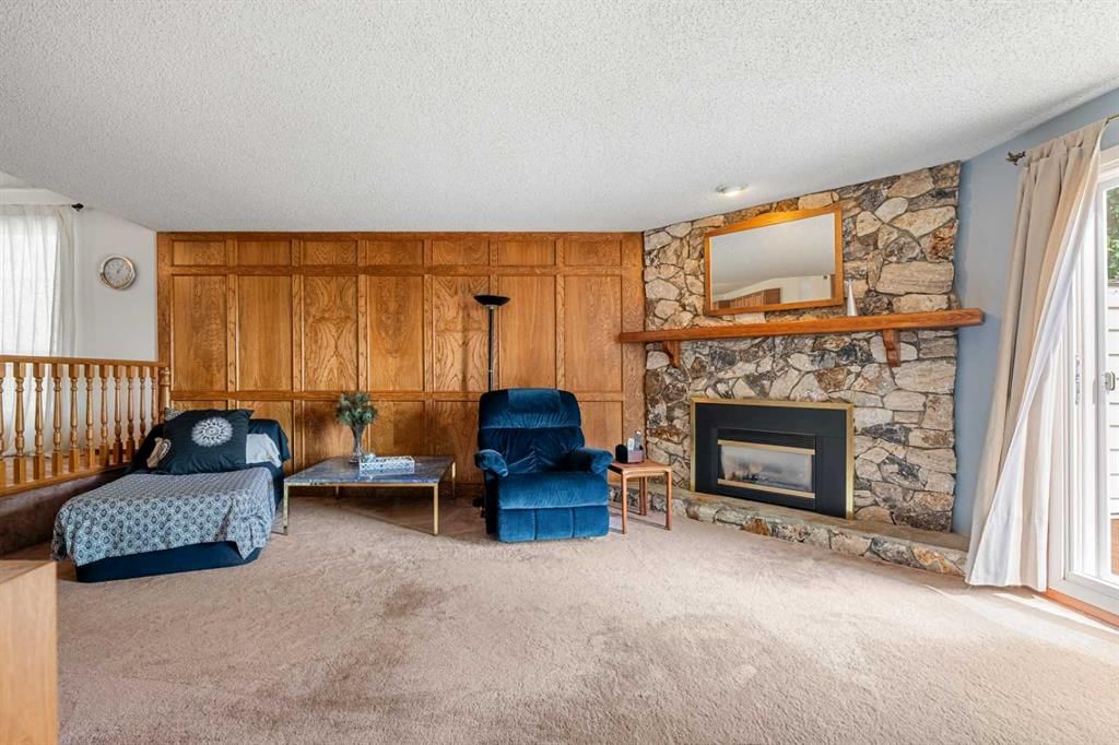 84 Deermoss Crescent SE, Calgary — photo 3 of 49