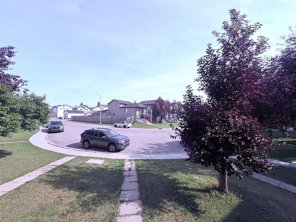111 Martin Crossing Grove NE, Calgary — photo 4 of 34