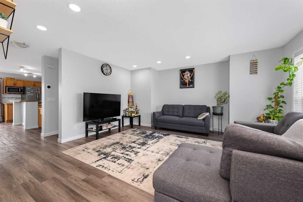 2 Saddlefield Crescent NE, Calgary — photo 4 of 43