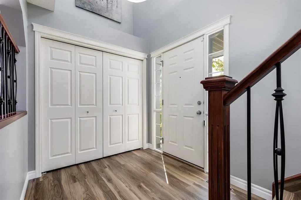 32 Valley Crest Gardens NW, Calgary — photo 4 of 49
