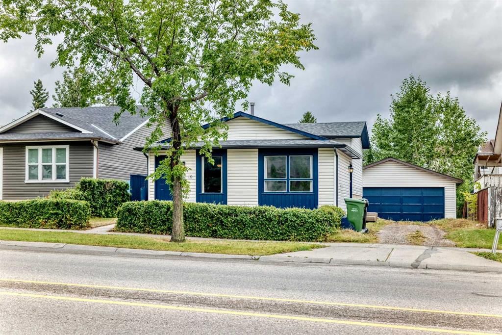 19 Falshire Drive NE, Calgary — photo 3 of 50