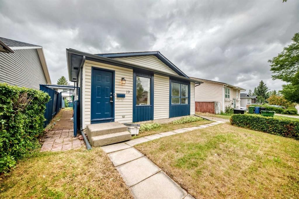 19 Falshire Drive NE, Calgary — photo 4 of 50