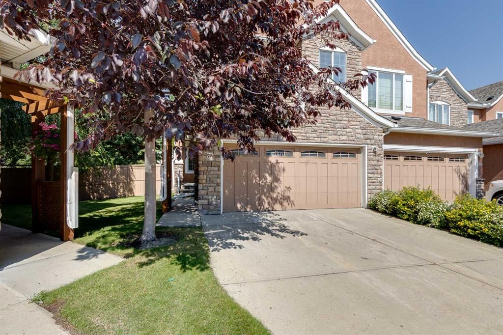 37 Cranleigh Heath SE, Calgary — photo 2 of 39