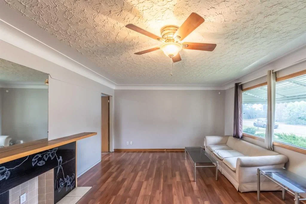2628 Capitol Hill Crescent NW, Calgary — photo 2 of 38