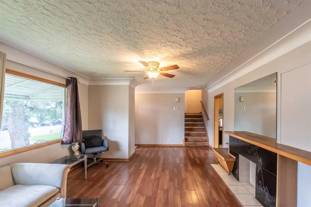 2628 Capitol Hill Crescent NW, Calgary — photo 3 of 38