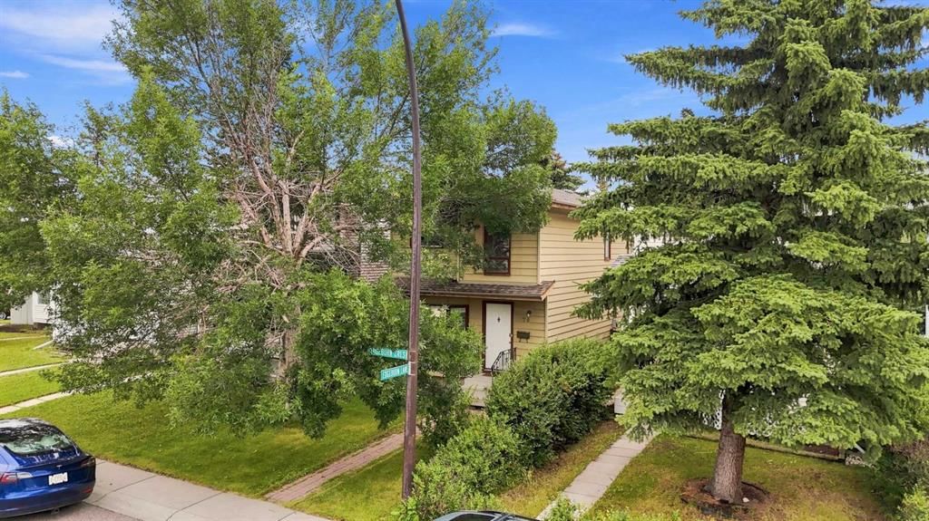 70 Edgeburn Crescent, Calgary — photo 3 of 41