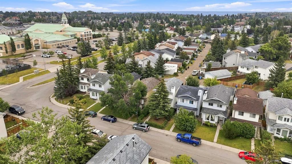 70 Edgeburn Crescent, Calgary — photo 4 of 41