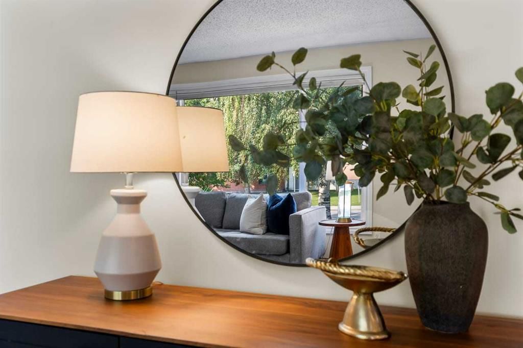 92 Canova Road SW, Calgary — photo 4 of 50