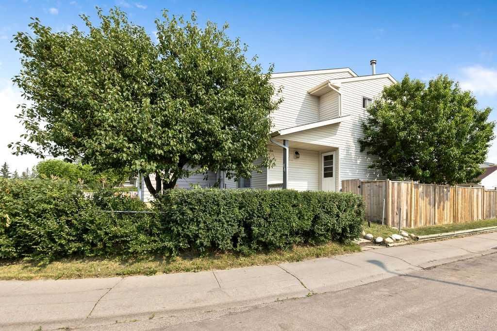 44 Falwood Crescent NE, Calgary — photo 4 of 38