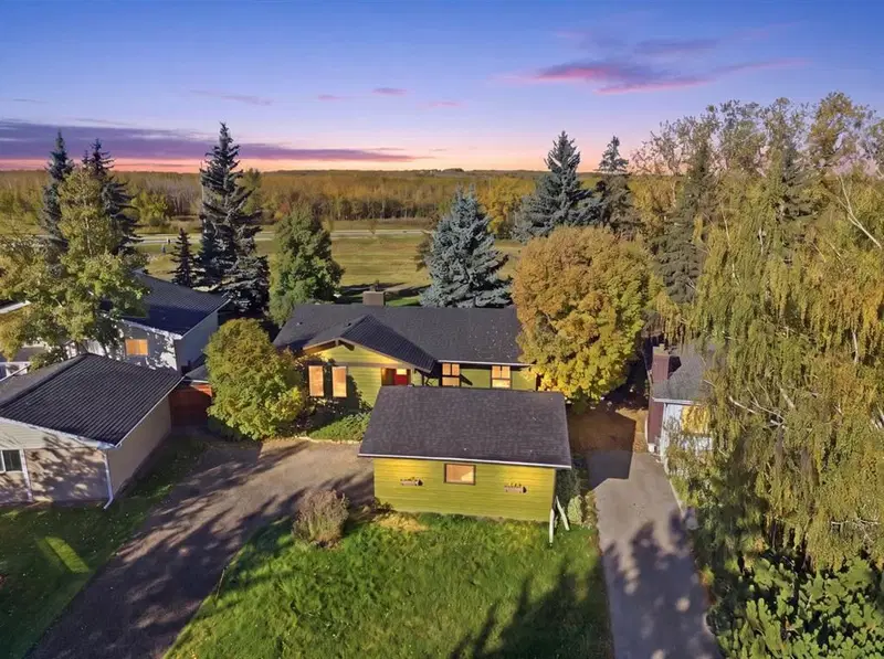 652 Oakwood Place SW, Calgary — home for sale