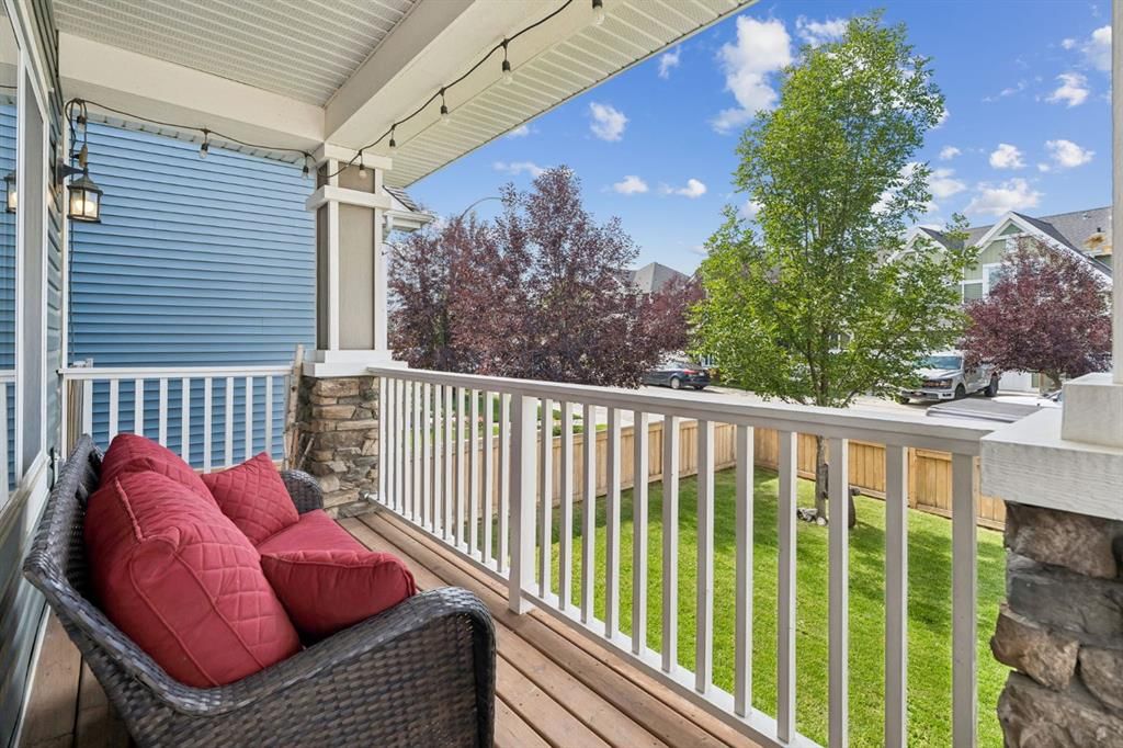 97 River Heights Crescent, Cochrane — photo 3 of 40