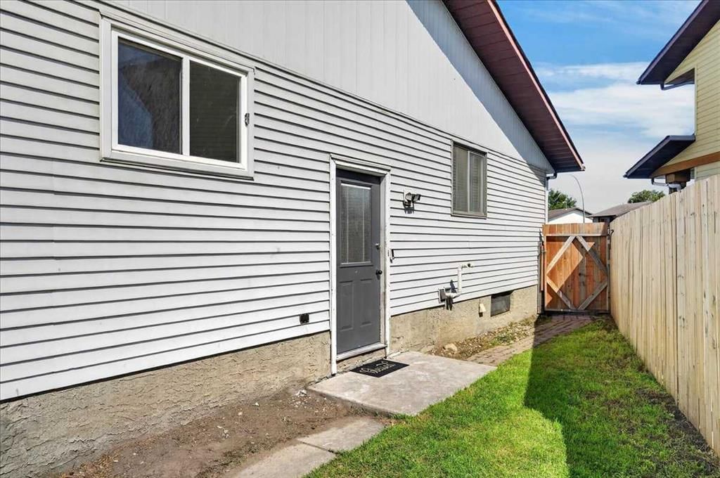 235 Abalone Place NE, Calgary — photo 4 of 32